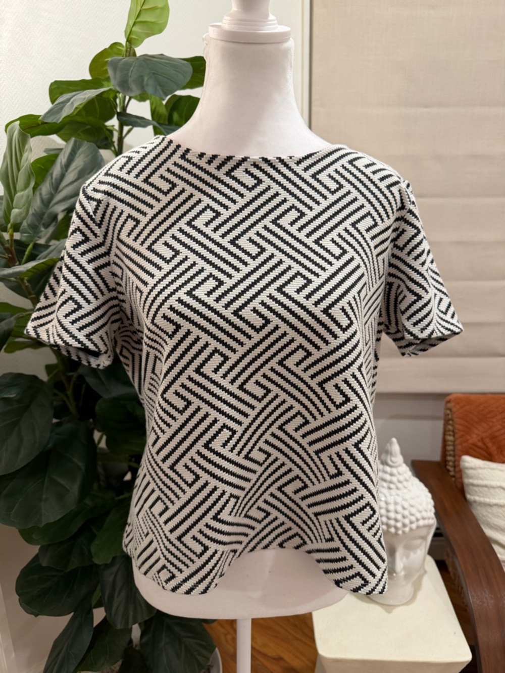 W5 Black & White Geometric Short Sleeve Knit Top